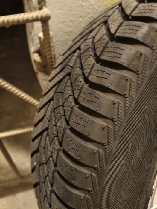Felgi aluminiowe 15' 4x114,3 15 ET44 Volvo opony zimowe 195/60r15