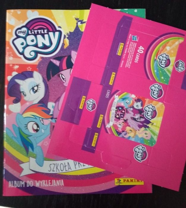 album na naklejki My Little Pony Szkoła Przyjaźni i pudełko na karty