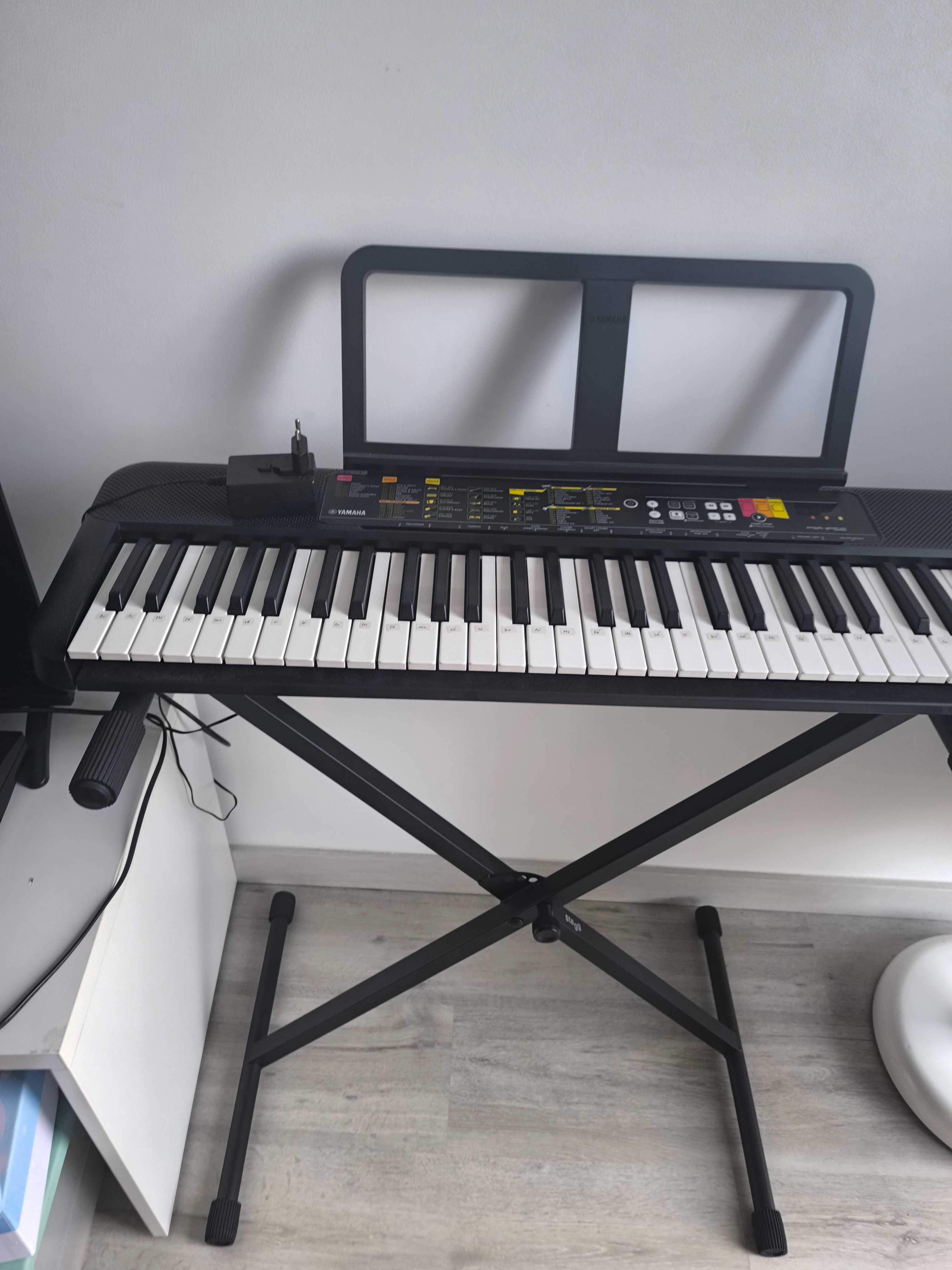 Piano psr f52 yamaha + suporte