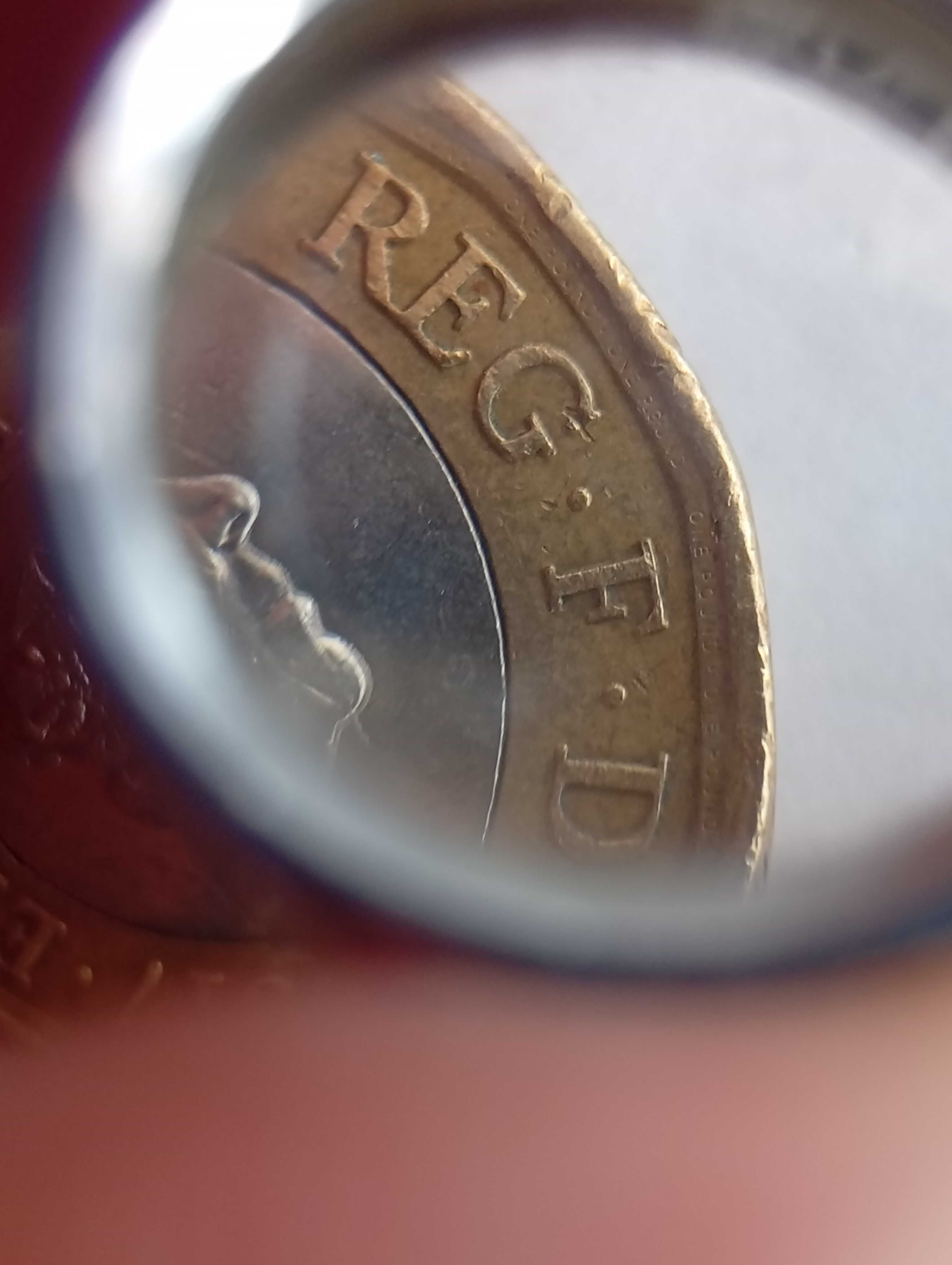 Brilhante e com defeito: moeda de Elisabeth II, one pound, 2017