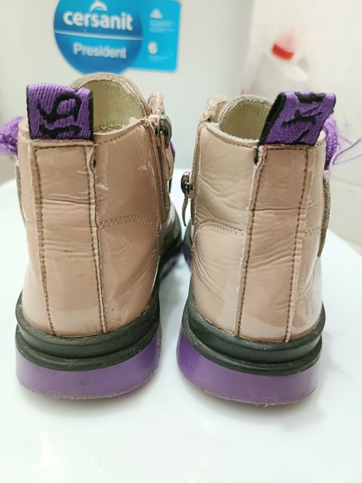 Продам обувь для девочки