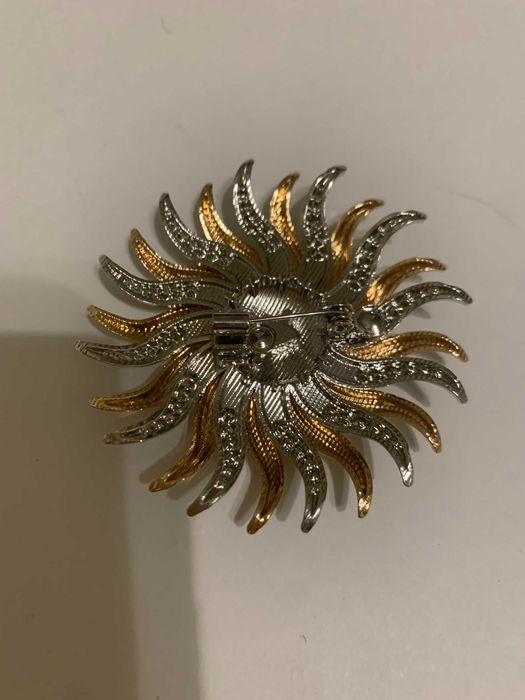Брошка "Солнце" красивая