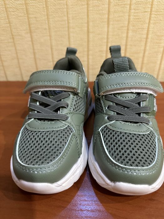 Детские кросовки на липучке