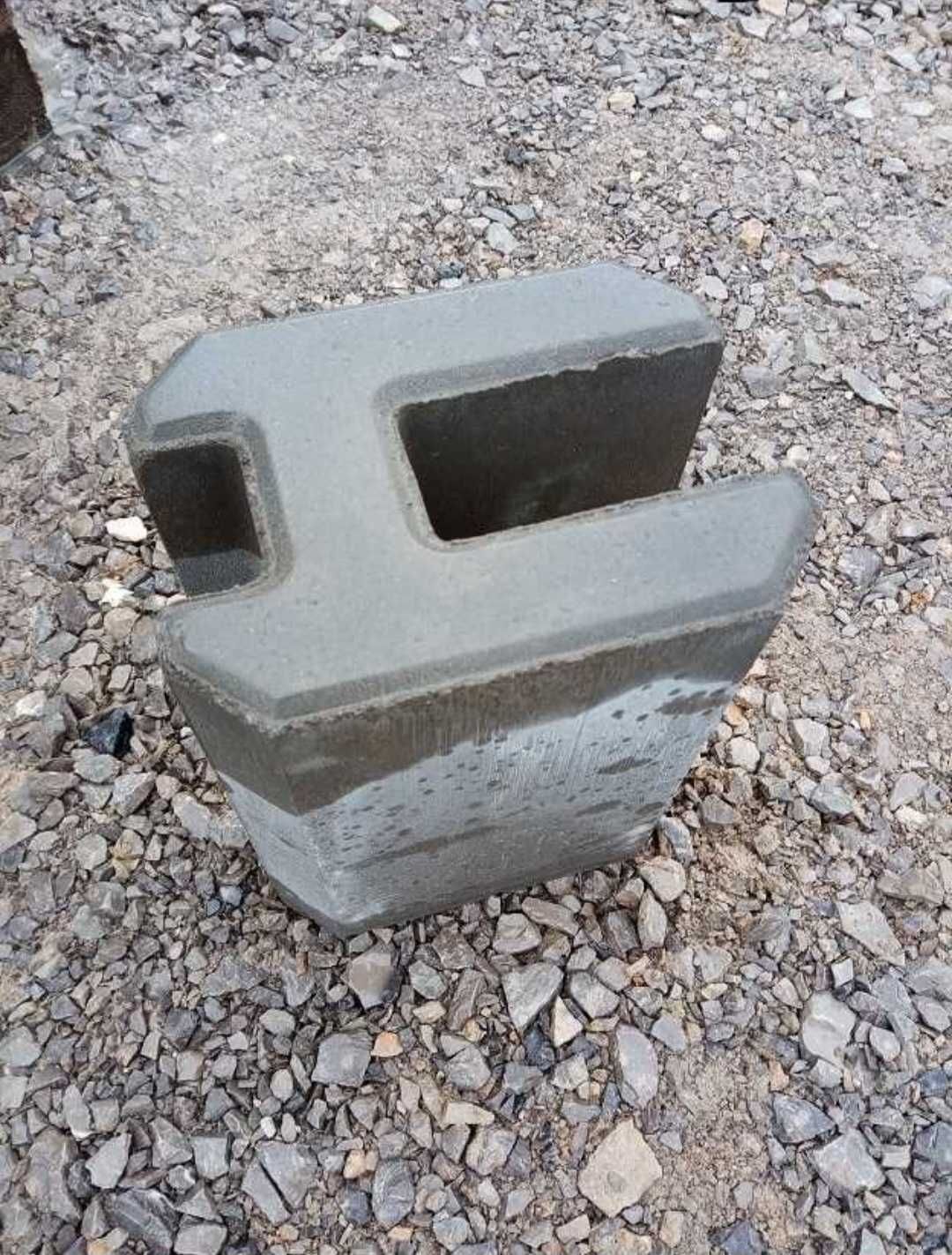 Łącznik betonowy pecka panel deska podmurówka uchwyt jasno szary h-20