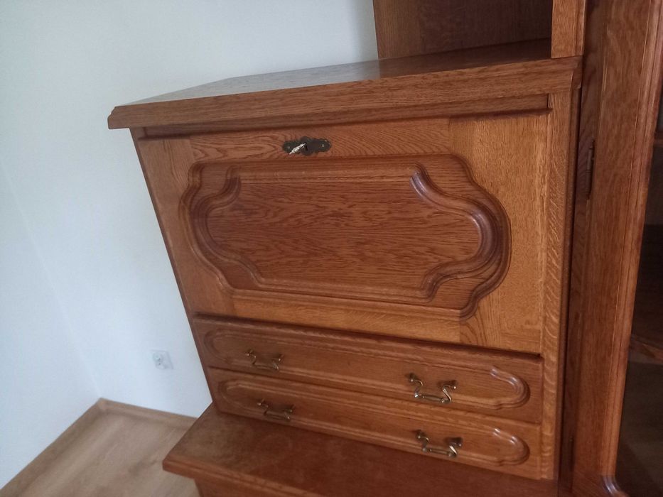 Witryna dębowa do salonu