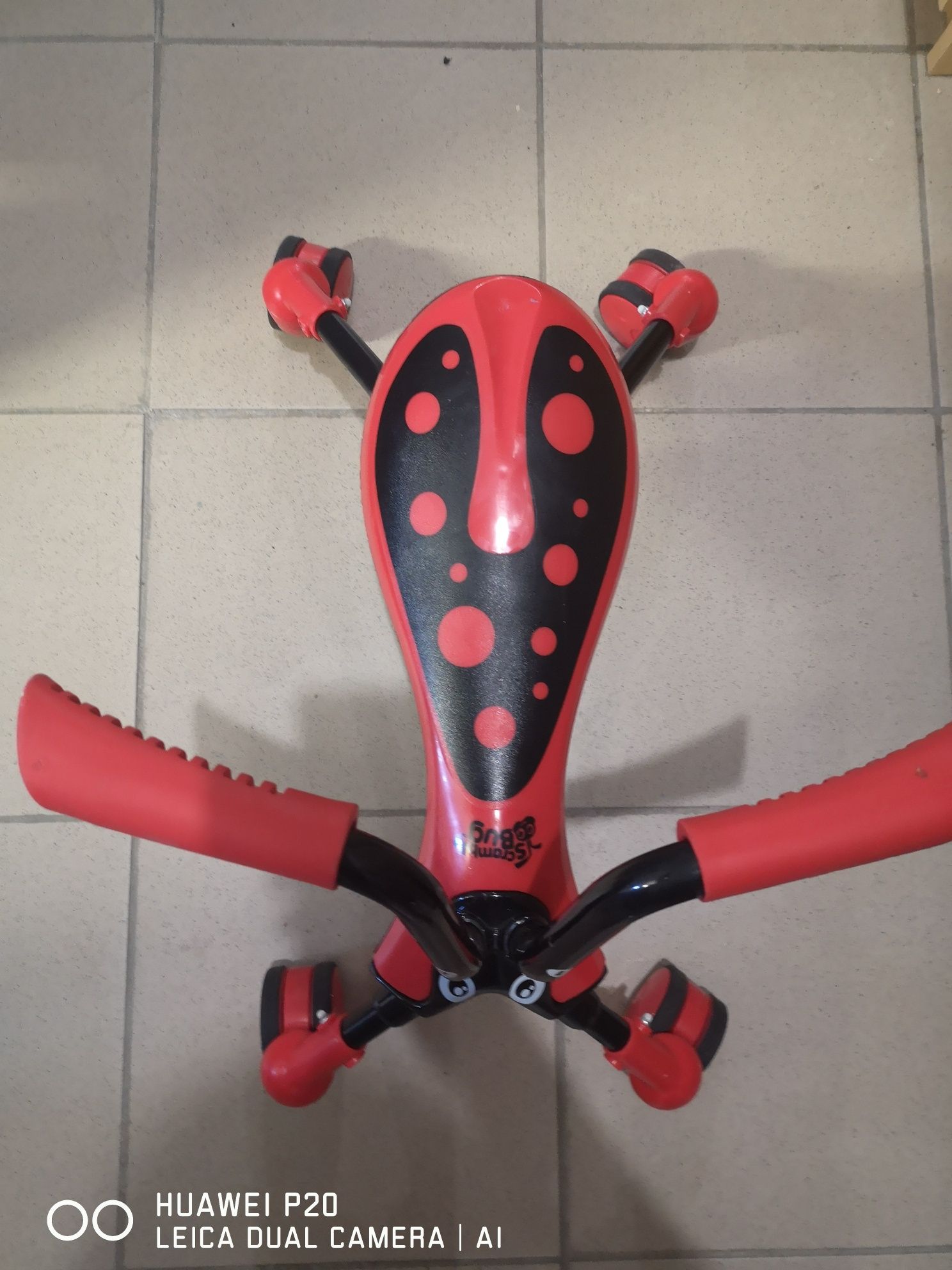 Jeździk scrumble bug szerszeń
