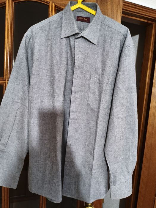 Camisa cinza da marca triple marfel