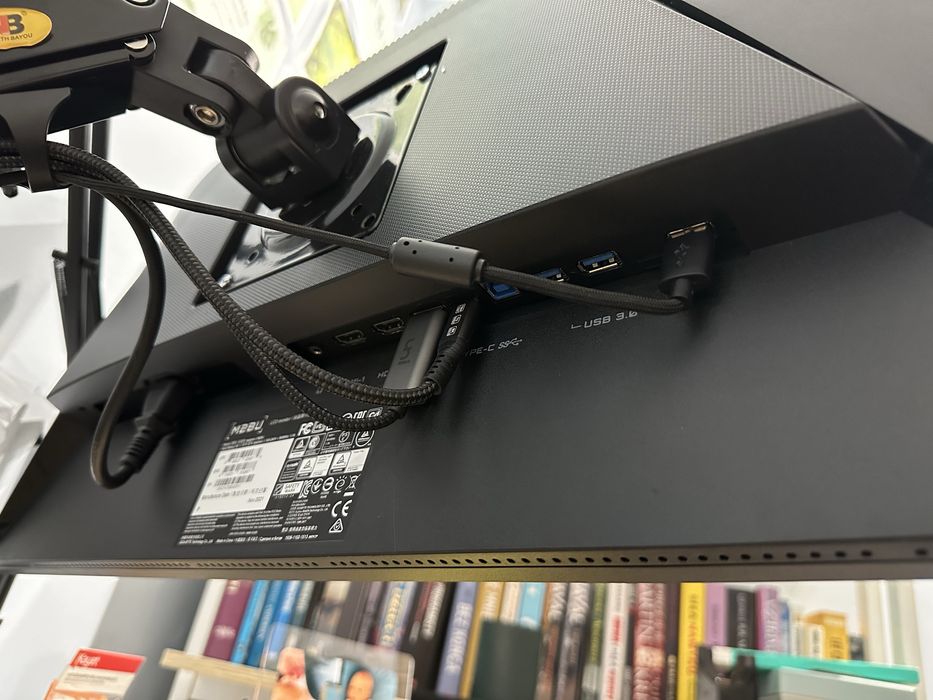 Gigabyte M28U 28” 4K KVM – stan idealny, gwarancja do 2027