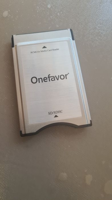 Adapter. SD/SDHC.           PCMCIA Media Card Reader