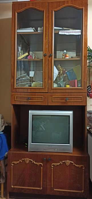 Шафа+телевізор Sony ,можливо комусь пригодиться