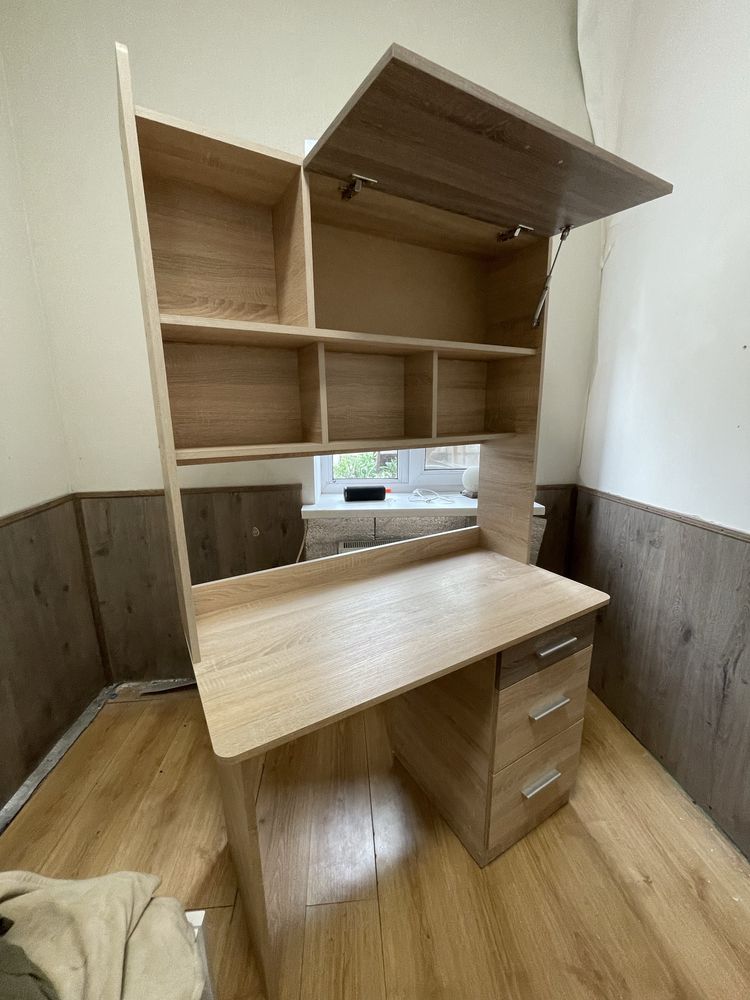 Продається компʼютерний стіл