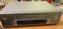 Magnetowid VHS AIWA FX7700 z oryginalnym pilotem – sprawny
