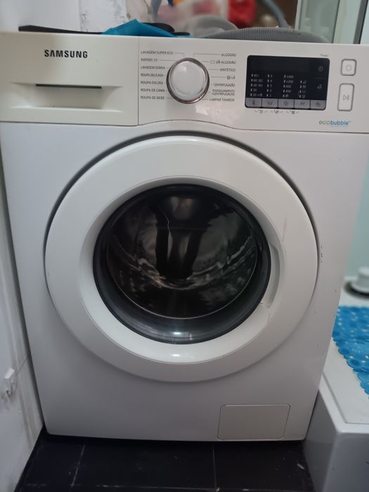 Máquina de lavar roupa Samsung ecobublle 8 kg valor 230€