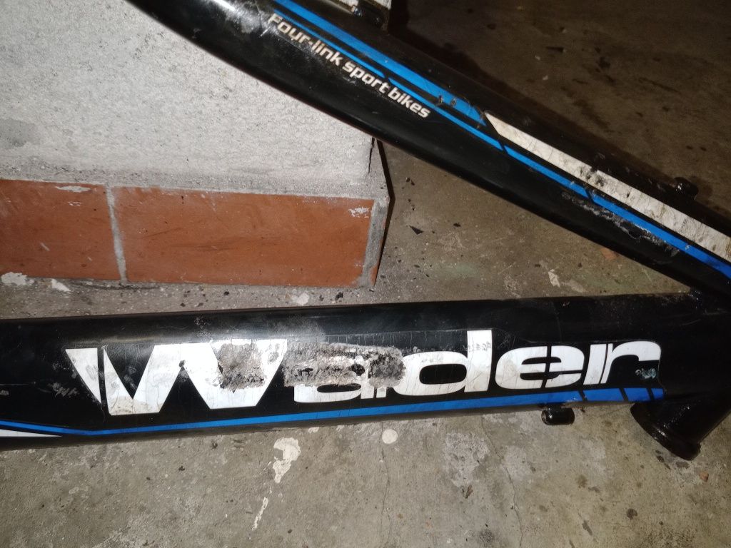 5€ quadro de bicicleta tem o amortecedor central e pedaleira para deso