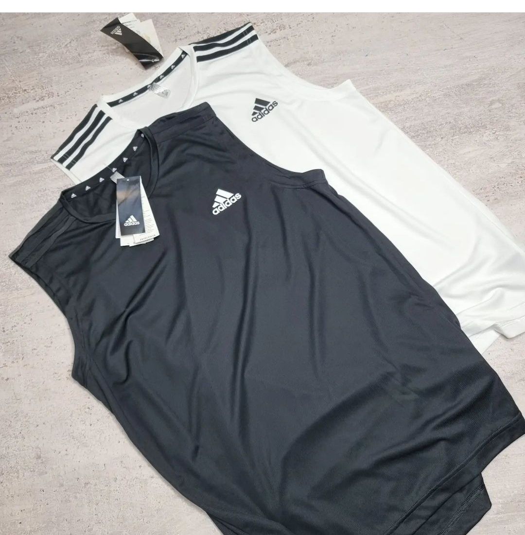 Легкі Футболки adidas L розмір