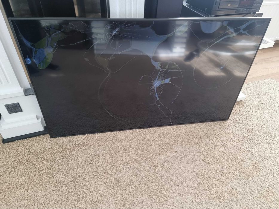 Telewizor Samsung UE55TU7020W Uszkodzony