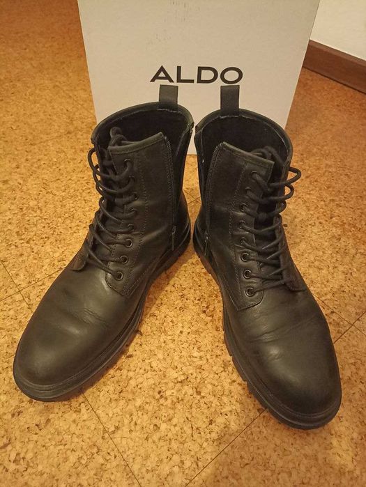 Botas masculinas de couro preto Aldo tamanho 44-45.