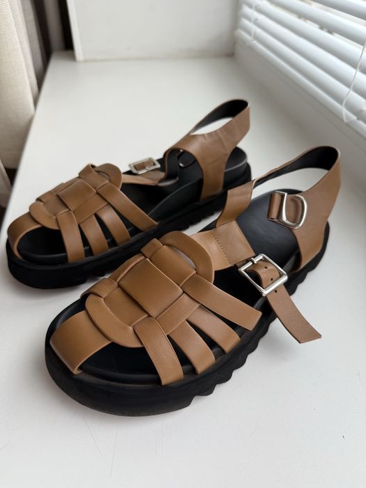 Продам жіночі сандалі