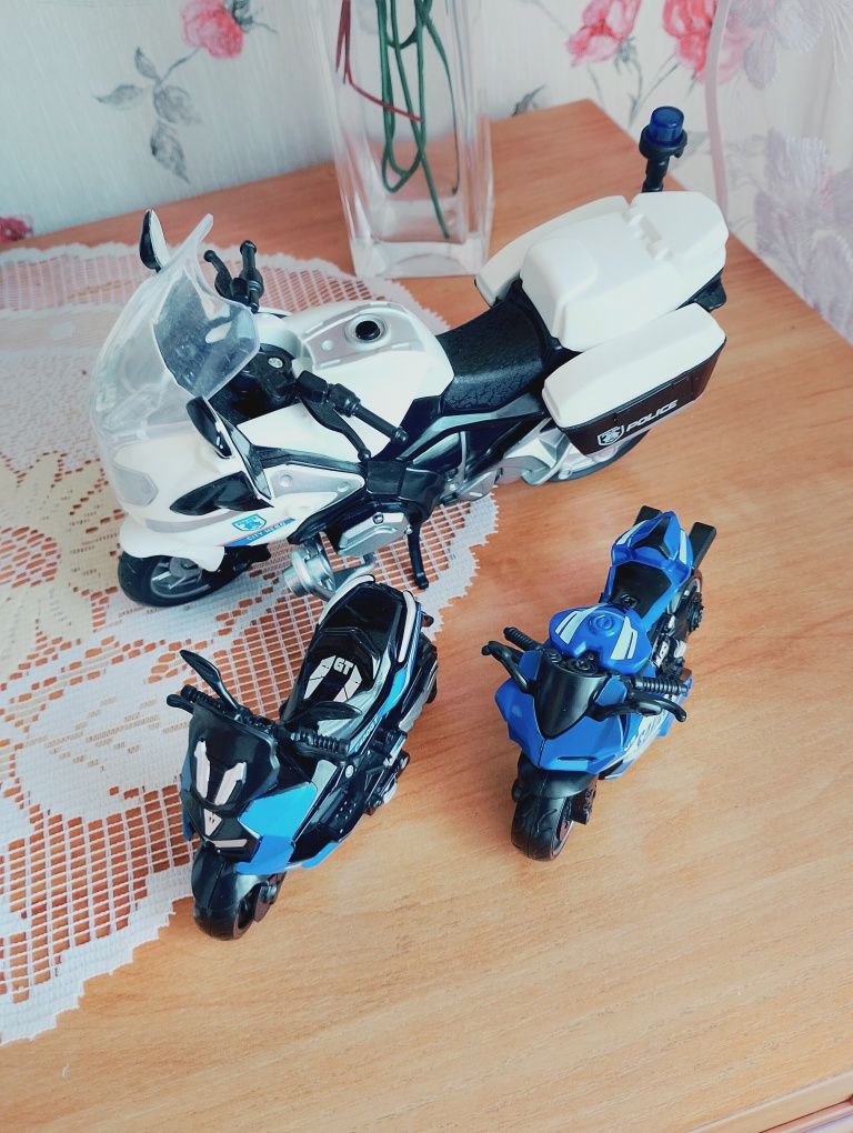 Trzy motorki .nr 41