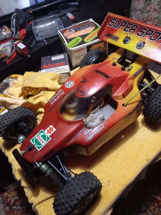 Vendo carro telecomandado 1/8 nitrol   Troco por armas de airsoft