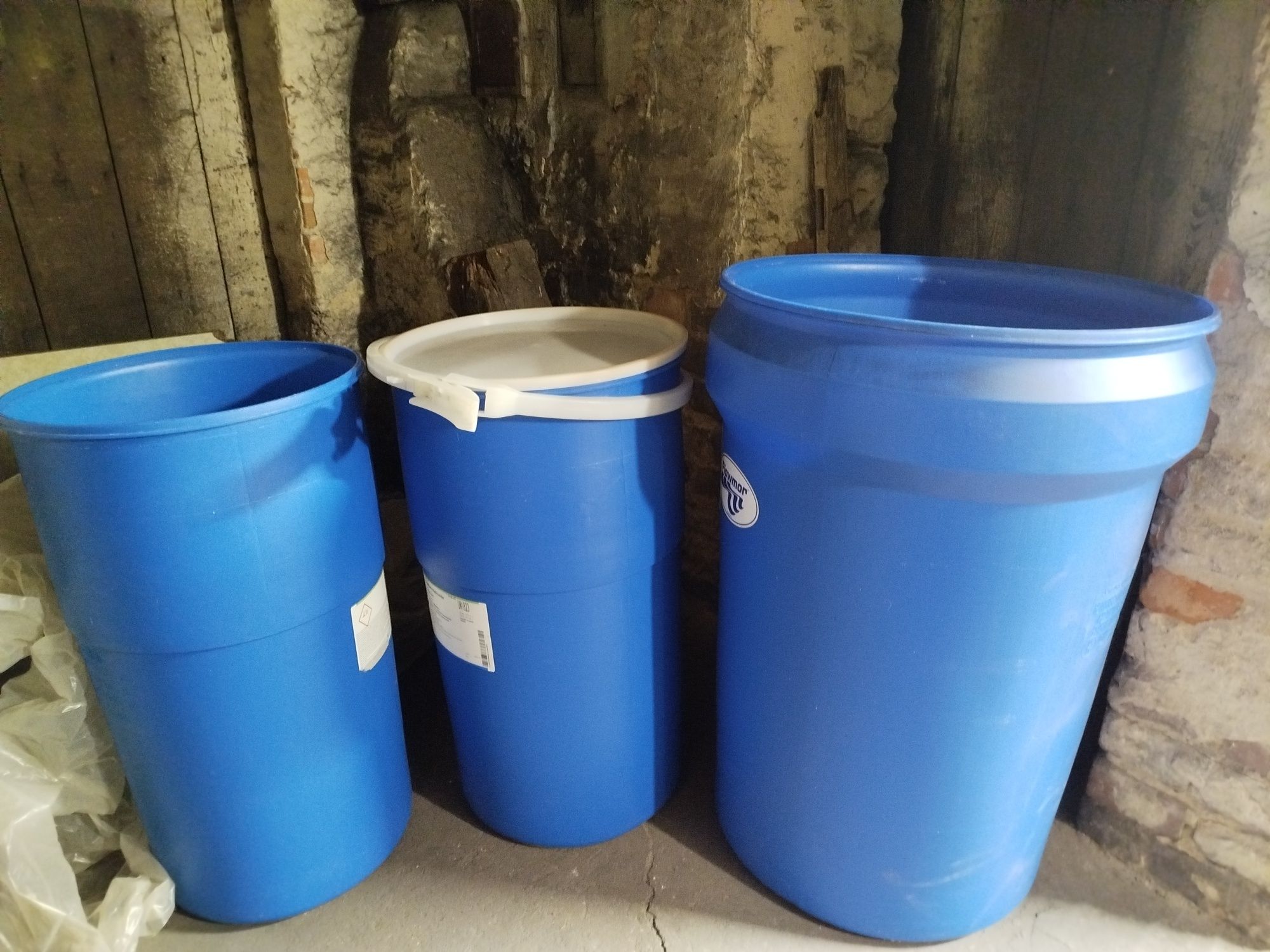 Beczki plastikowe , dobra jakość+atest , 80+150 litrów
