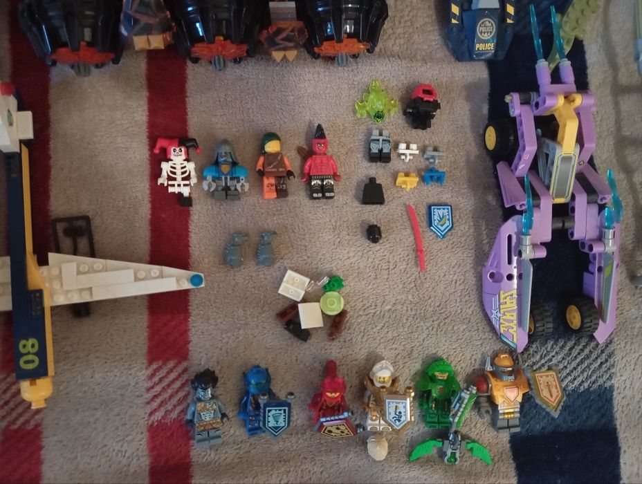 Продам наборы,фигурки, аксессуары и детали лего!