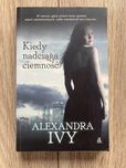 Kiedy nadciąga ciemność , Alexanda Ivy