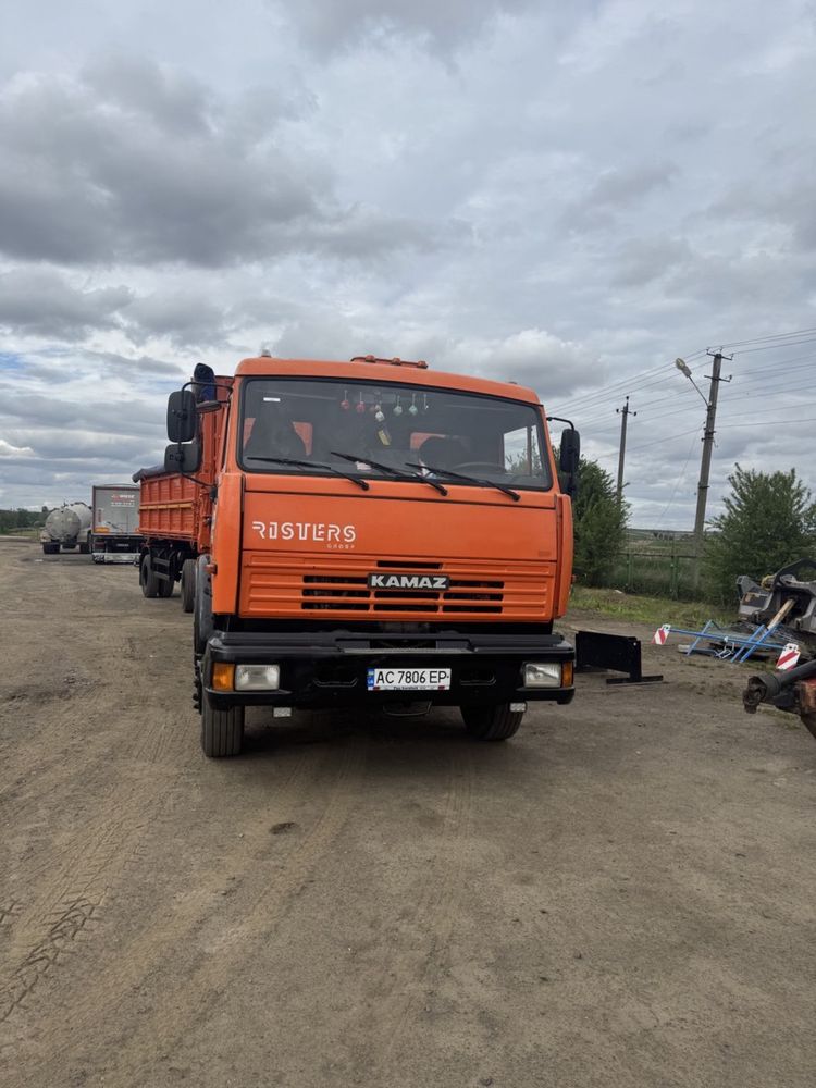 Камаз з причепом
