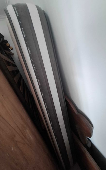 Quarto de casal completo em bom estado