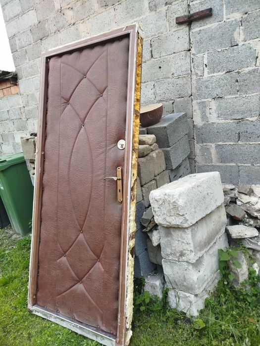 Solidne drzwi metalowe