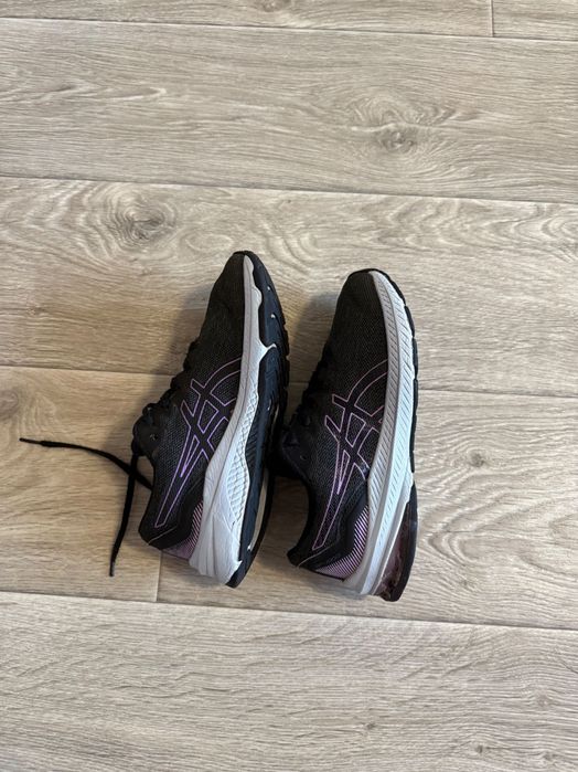 Кросівки asics для зала