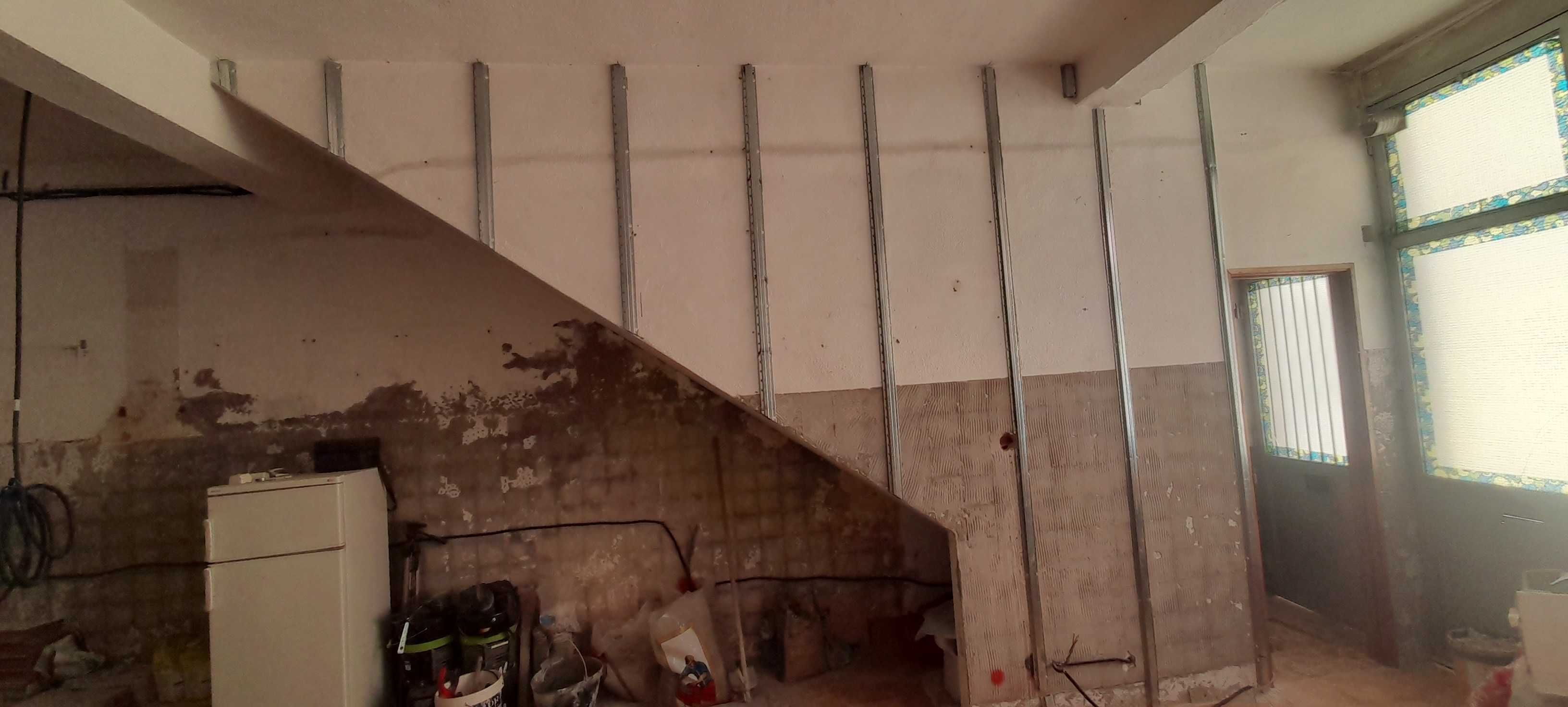Pintura, pladur e piso flutuante.