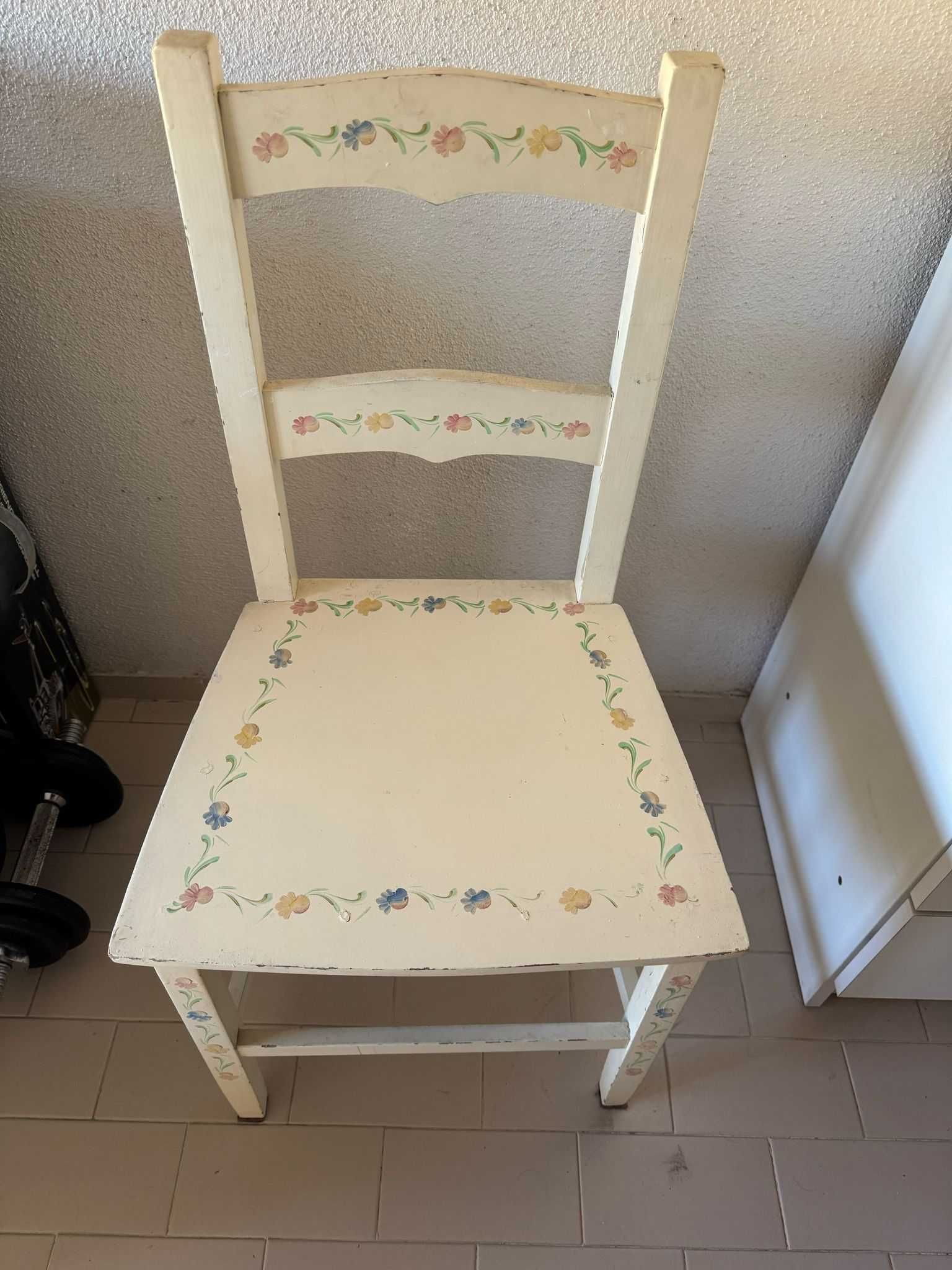 Mobilia tradicional alentejana (pintada à mão)