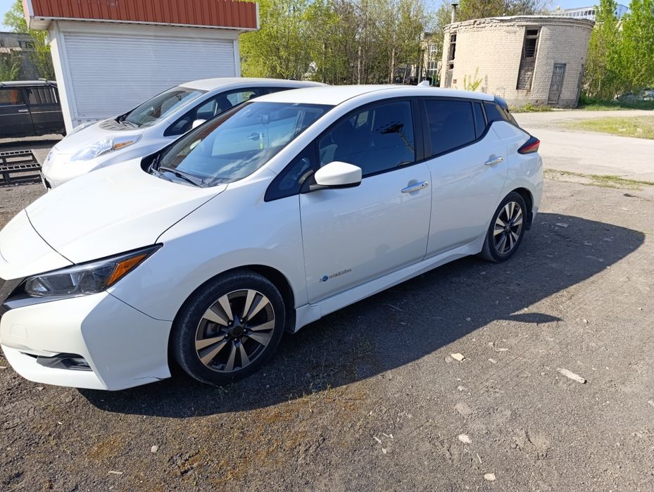 Аренда Сдам прокат  Авто под такси личных нужд  Ниссан Лиф Nissan leaf
