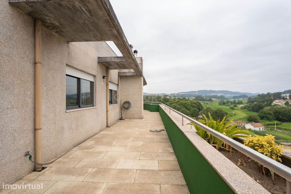 Penthouse Exclusiva T5 – Luxo, Conforto e Espaço em Pleno Coração da C