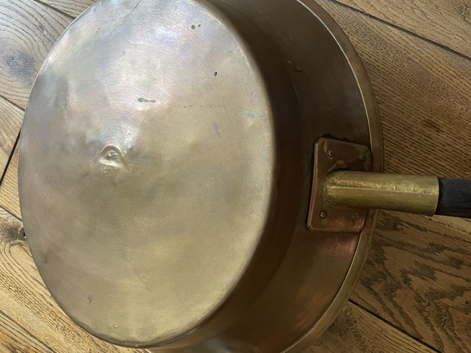 Stara duża mosiężna patelnia do smażenia konfitur