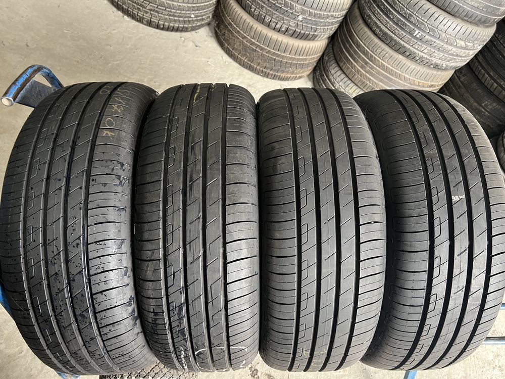 215/55/17 Goodyear Efficient Grip Perfomance 4шт новые