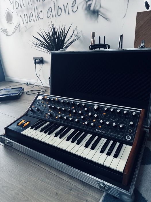 Syntezator MOOG SUB 37 tribute edition