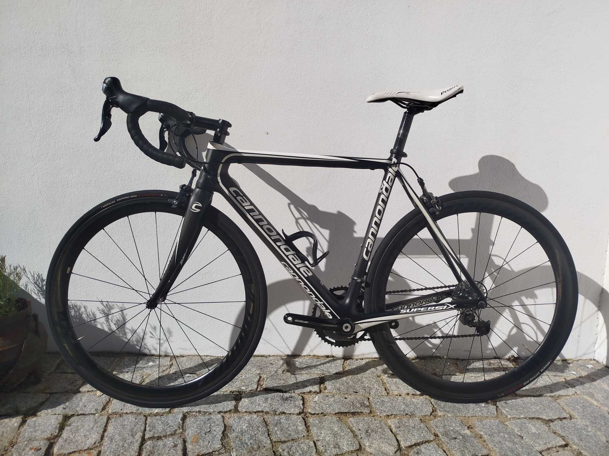 Bicicleta de estrada Cannondale Supersix Evo tam. 54 Carbono