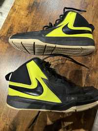 Buty Nike Team Hustle D7