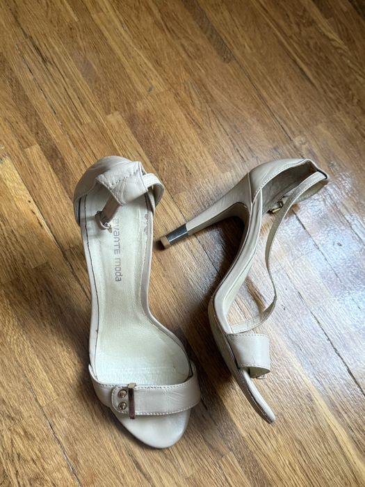 Отдам бесплатно туфли 37 размер