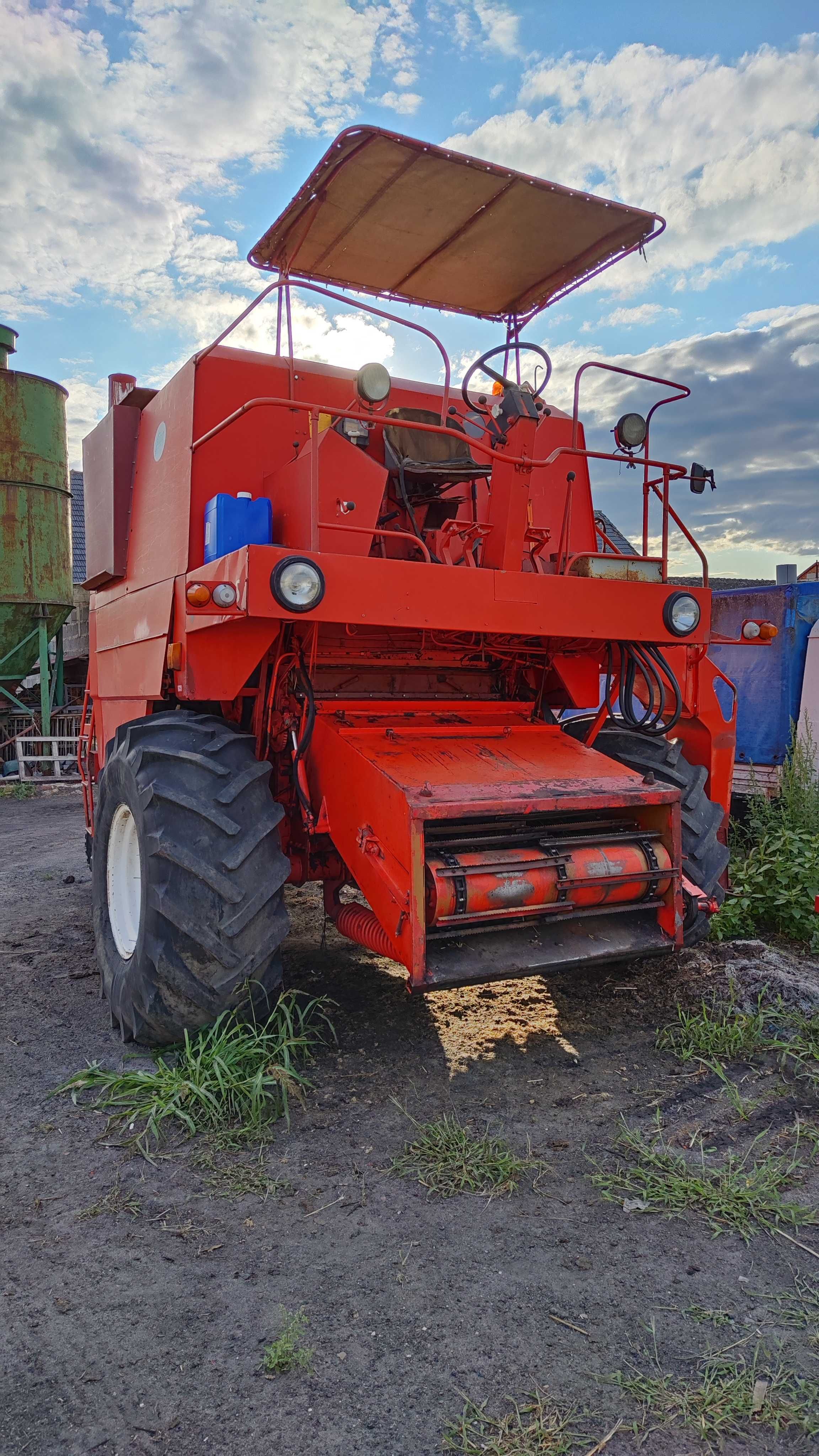 Kombajn Bizon Z056
