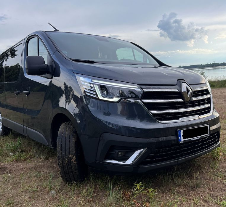 Wynajem busa Trafic 9 osobowy