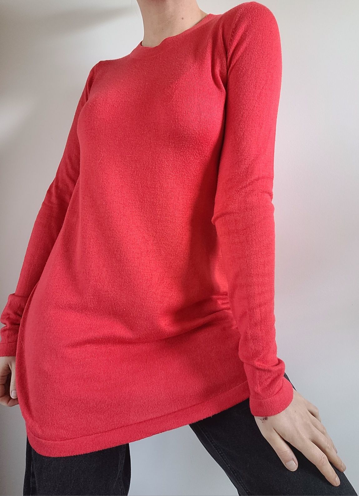 Długi czerwony sweter oversize bawełna wiskoza Cubus