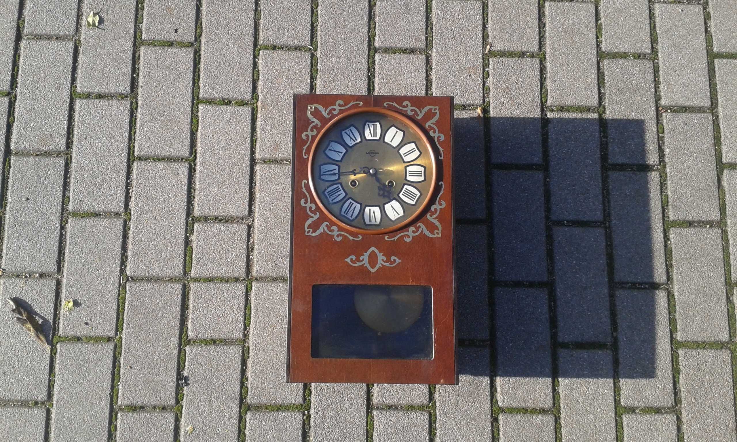 Stary zegar wiszący z PRL - u Metron - sprawny