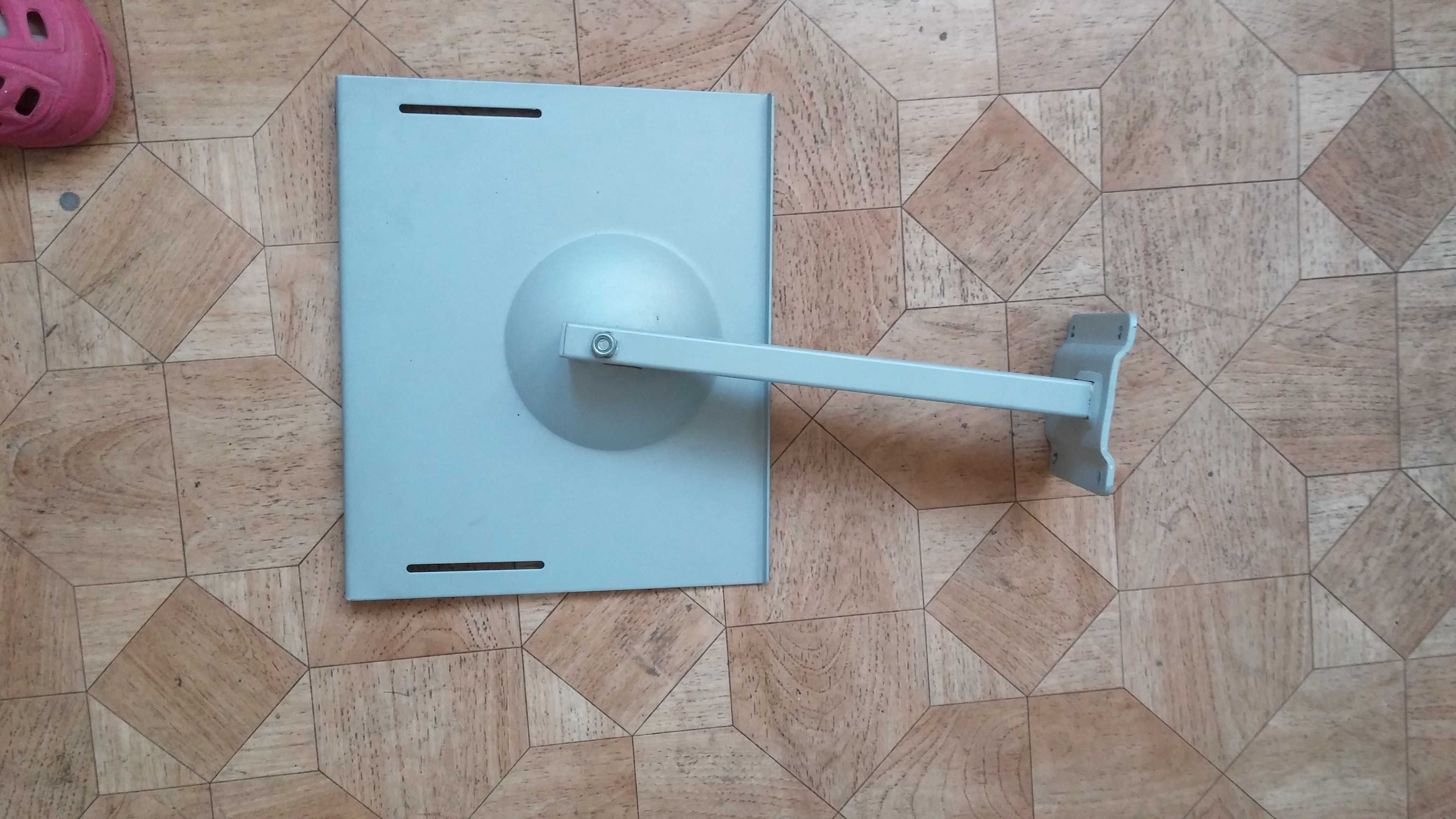 Uchwyt ścienny  pod  telewizor , monitor itp.