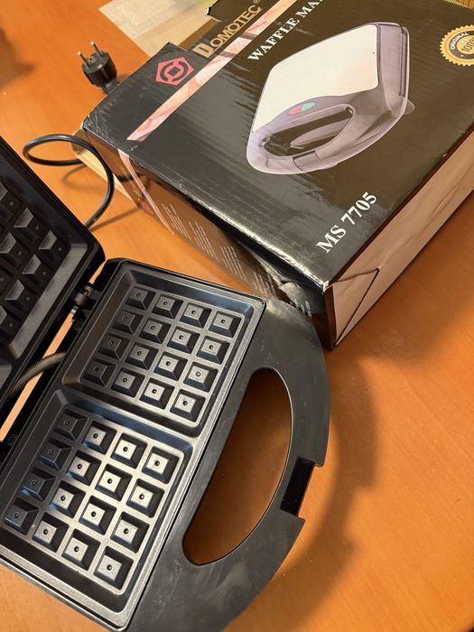 Вафельница domotec