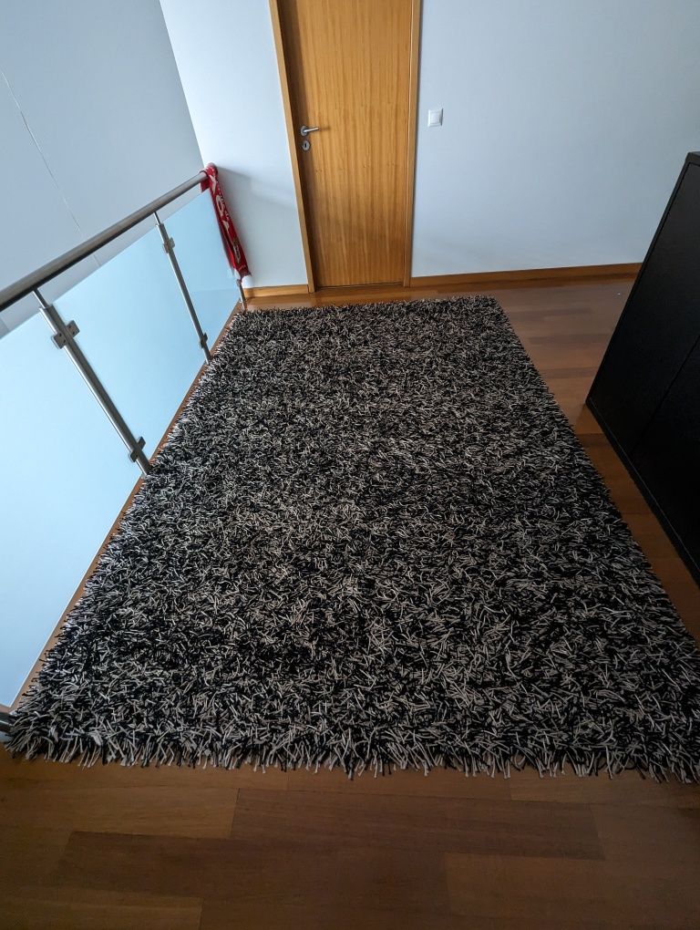 Carpete 200x290 bege e preto