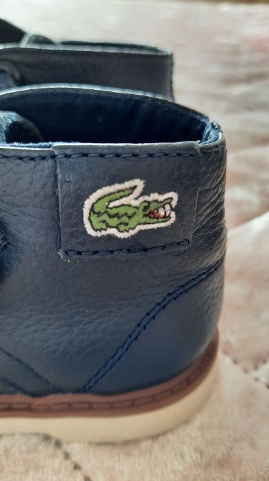 Bota de menino Lacoste como novas