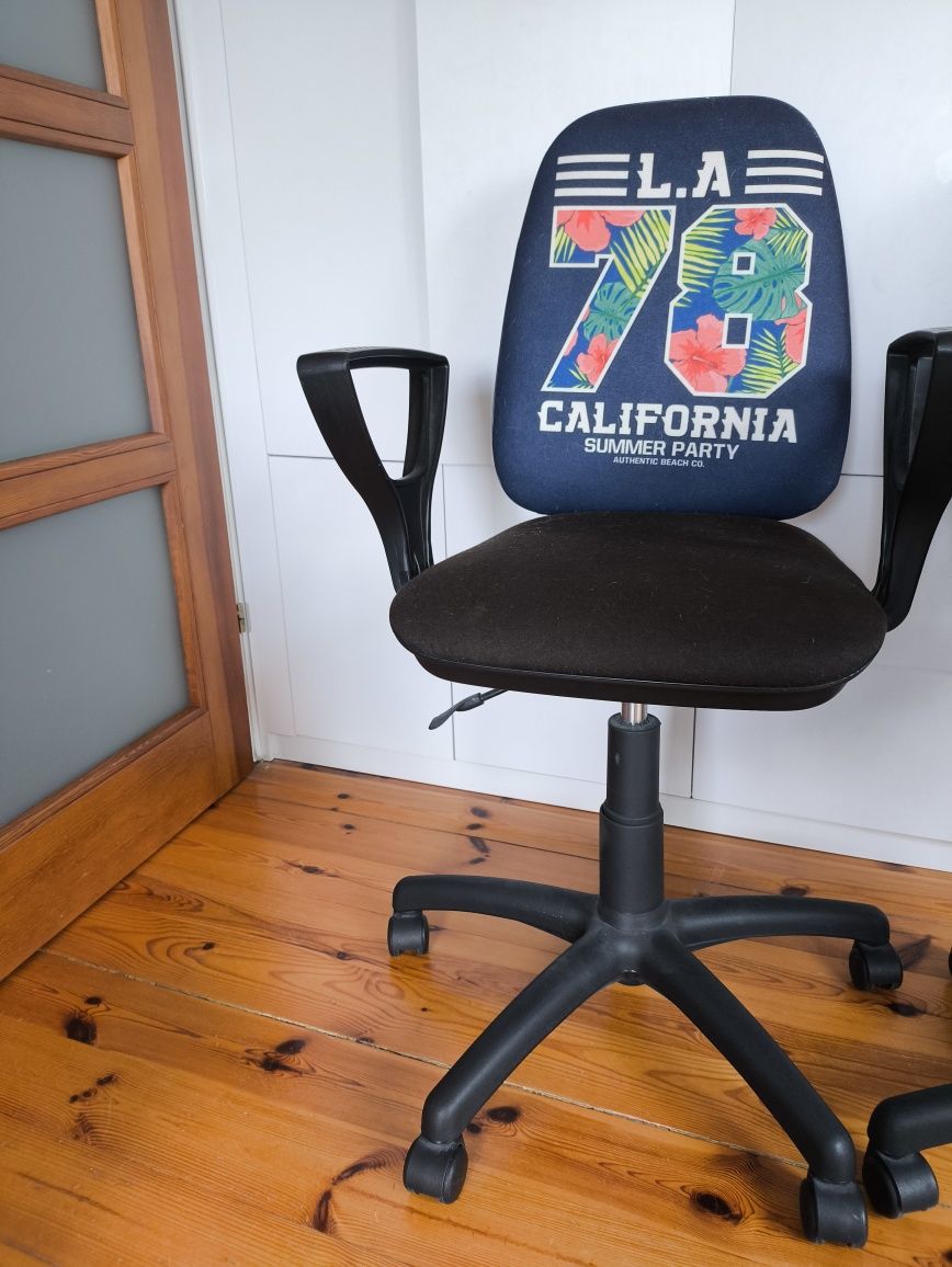 Sprzedam 2 fotele obrotowe do biurka - 50 zł szt.